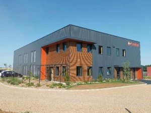PLOMBEO - MAREUIL SUR LAY (85) Construction de 305m² de bureaux sur deux niveaux et d’un entrepôt de stockage de 645m²